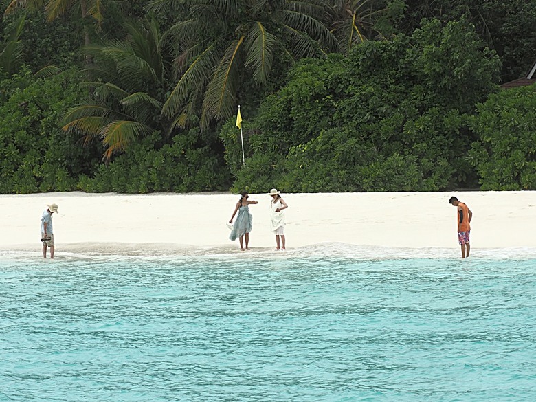 入住The Standard Maldives、碼頭邊珊瑚礁浮潛、出海賞海豚、環礁潟湖體驗 — 赤道三國文化休閒行旅 之 馬爾地夫篇 第一回 潟湖泳池水上屋(Lagoon Overwater Pool Villa)