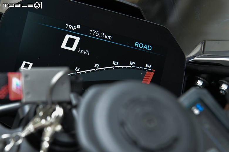 【最後一刻才開箱】菜雞的第一台重機 BMW S1000RR M版(23年式)