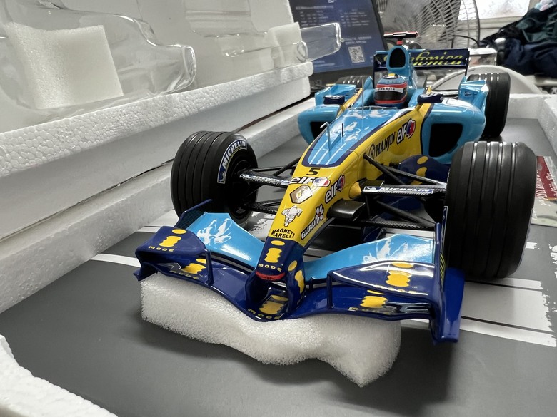 [開箱]F1 1/18 RENAULT R25 FERNANDO ALONSO BRITISH GP