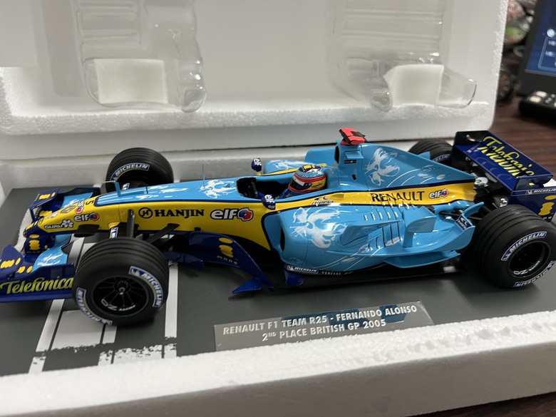 [開箱]F1 1/18 RENAULT R25 FERNANDO ALONSO BRITISH GP