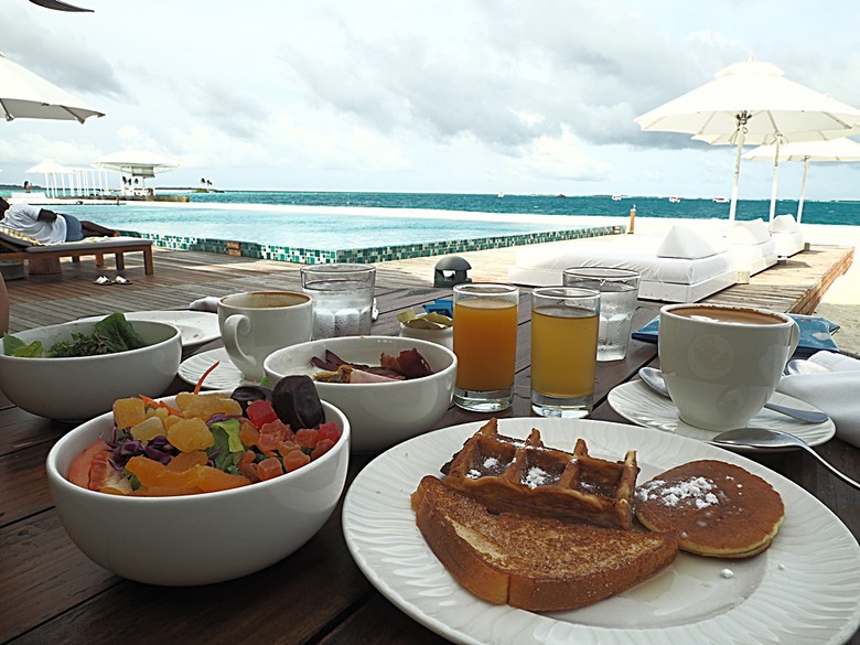 入住The Standard Maldives、碼頭邊珊瑚礁浮潛、出海賞海豚、環礁潟湖體驗 — 赤道三國文化休閒行旅 之 馬爾地夫篇 第一回 潟湖泳池水上屋(Lagoon Overwater Pool Villa)