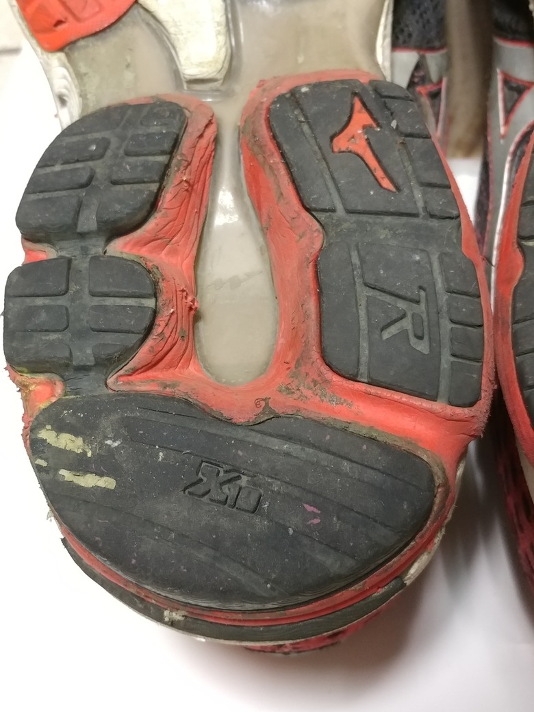 點我看大圖 Mizuno美津濃鞋,以前大底x10技術 漸漸消失。