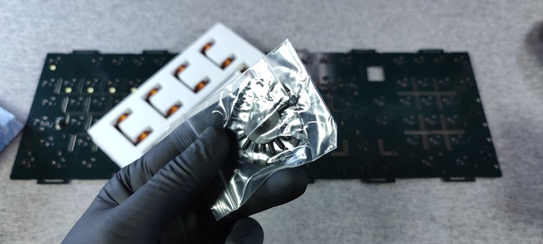 來自花火的歡愉~Qwertykeys QK100 全鋁合金客製化機械鍵盤套件 組裝紀錄一