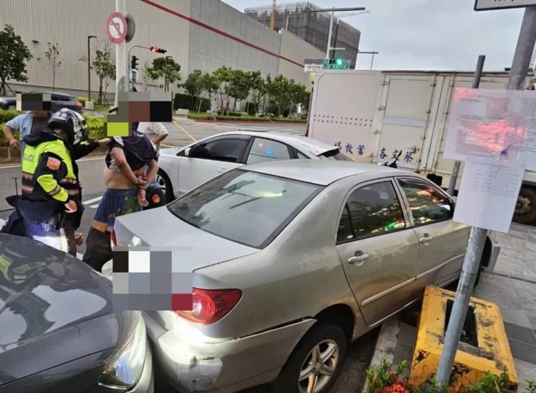 台中警察單騎追捕酒駕犯，連開12槍