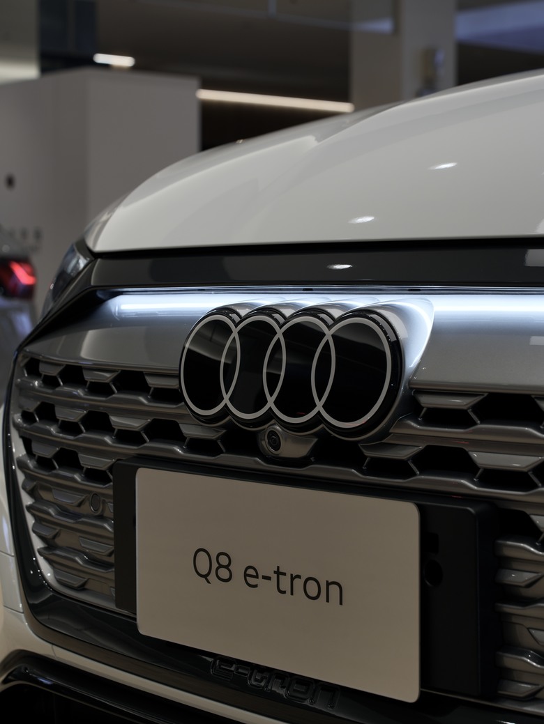 Audi Q8 e-tron 50 quattro advanced 進化版｜金屬冰川白 Glacier White 2Y｜實車照片分享