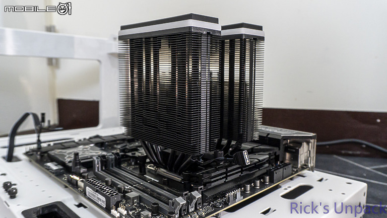 點我看大圖 【開箱】黑化塔散與RGB的結合 | Thermaltake ASTRIA 600 ARGB
