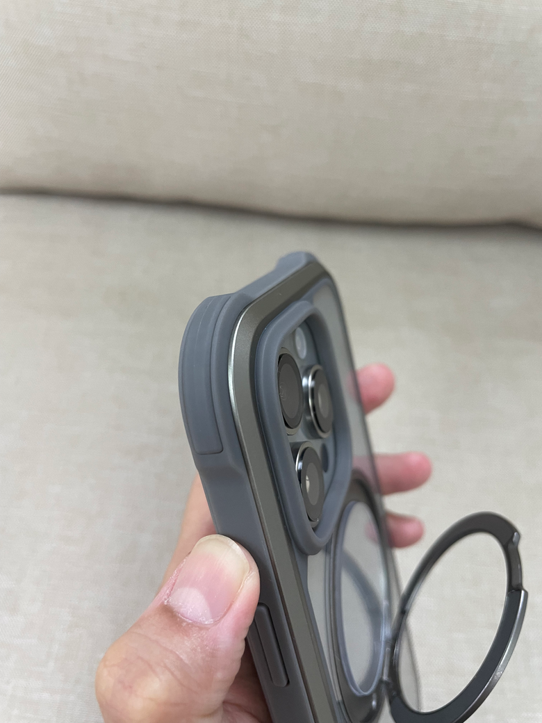 iPhone 16 Pro 鈦色熱騰騰開箱+新手機殼分享