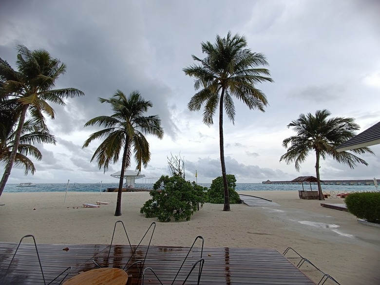 入住The Standard Maldives、碼頭邊珊瑚礁浮潛、出海賞海豚、環礁潟湖體驗 — 赤道三國文化休閒行旅 之 馬爾地夫篇 第一回 潟湖泳池水上屋(Lagoon Overwater Pool Villa)