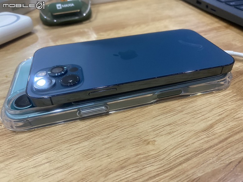 點我看大圖 驚喜踢門禮:iPhone 16 Plus 512GB 開箱體驗