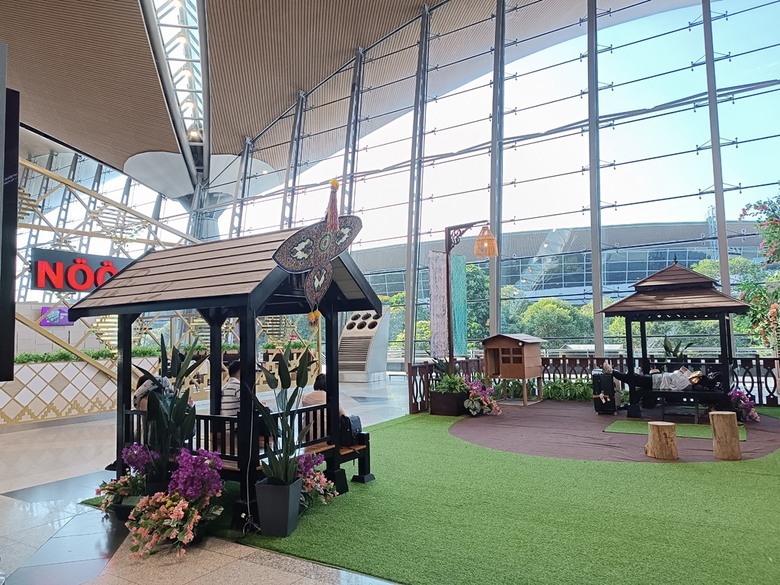 吉隆坡國際機場之轉機(KLIA2入境、KLIA1出境)及適合小睡休息地點全紀錄 — 赤道三國文化休閒行旅 之 馬來西亞篇 吉隆坡國際機場 (Kuala Lumpur International Airport)