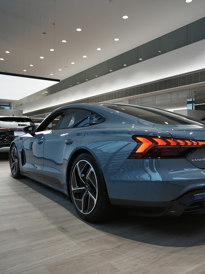 Audi e-tron GT quattro｜金屬蒼鷹灰 Kemora Gray 8R｜實車照片分享