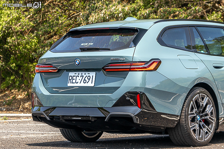 BMW i5 eDrive40 Touring 試駕|有空間有品味,市場唯一純電旅行車!