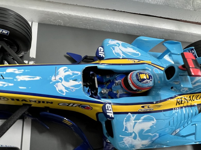 [開箱]F1 1/18 RENAULT R25 FERNANDO ALONSO BRITISH GP