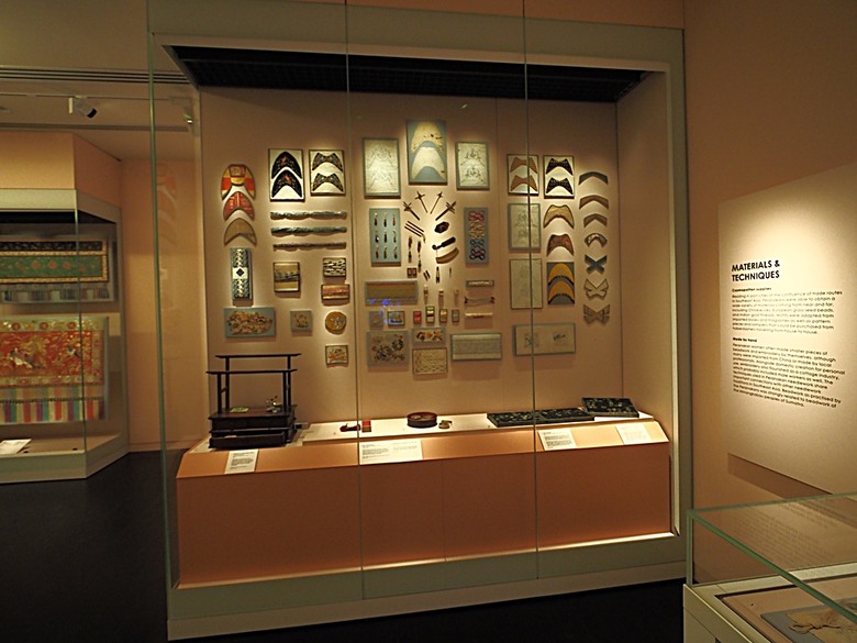 新加坡國家博物院(National Museum of Singapore)、土生華人博物館(Peranakan Museum)、善牧主教座堂(Cathedral of the Good Shepherd)、讚美廣場(CHIJMES Hall)，還有地鐵勞明達站附近的土司工坊 — 赤道三國文化休閒行旅 之 新加坡篇 第六回 博物館規劃區(Museum Planning Area)