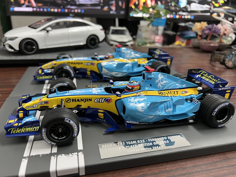 [開箱]F1 1/18 RENAULT R25 FERNANDO ALONSO BRITISH GP