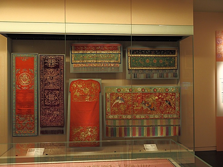 新加坡國家博物院(National Museum of Singapore)、土生華人博物館(Peranakan Museum)、善牧主教座堂(Cathedral of the Good Shepherd)、讚美廣場(CHIJMES Hall)，還有地鐵勞明達站附近的土司工坊 — 赤道三國文化休閒行旅 之 新加坡篇 第六回 博物館規劃區(Museum Planning Area)