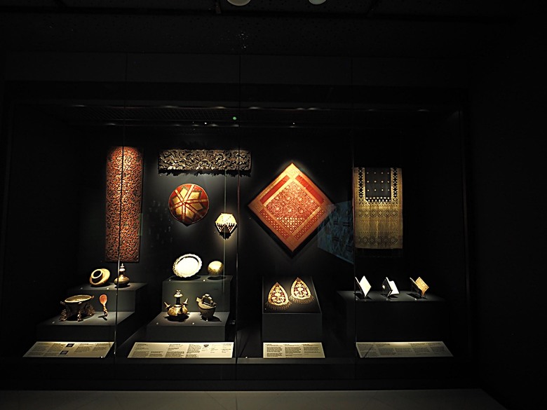 新加坡國家博物院(National Museum of Singapore)、土生華人博物館(Peranakan Museum)、善牧主教座堂(Cathedral of the Good Shepherd)、讚美廣場(CHIJMES Hall),還有地鐵勞明達站附近的土司工坊 — 赤道三國文化休閒行旅 之 新加坡篇 第六回 博物館規劃區(Museum Planning Area)