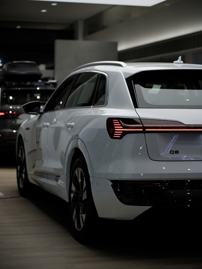 Audi Q8 e-tron 50 quattro advanced 進化版｜金屬冰川白 Glacier White 2Y｜實車照片分享