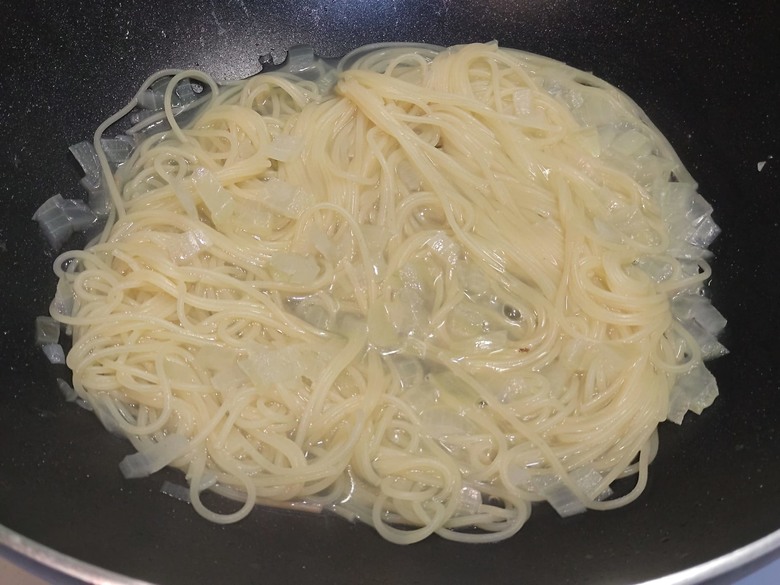 傳說中的巷口海鮮炒麵~青醬海鮮義大利麵