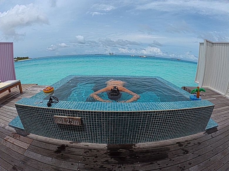 入住The Standard Maldives、碼頭邊珊瑚礁浮潛、出海賞海豚、環礁潟湖體驗 — 赤道三國文化休閒行旅 之 馬爾地夫篇 第一回 潟湖泳池水上屋(Lagoon Overwater Pool Villa)