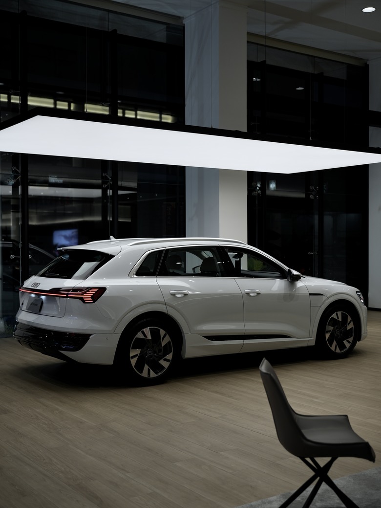 Audi Q8 e-tron 50 quattro advanced 進化版｜金屬冰川白 Glacier White 2Y｜實車照片分享
