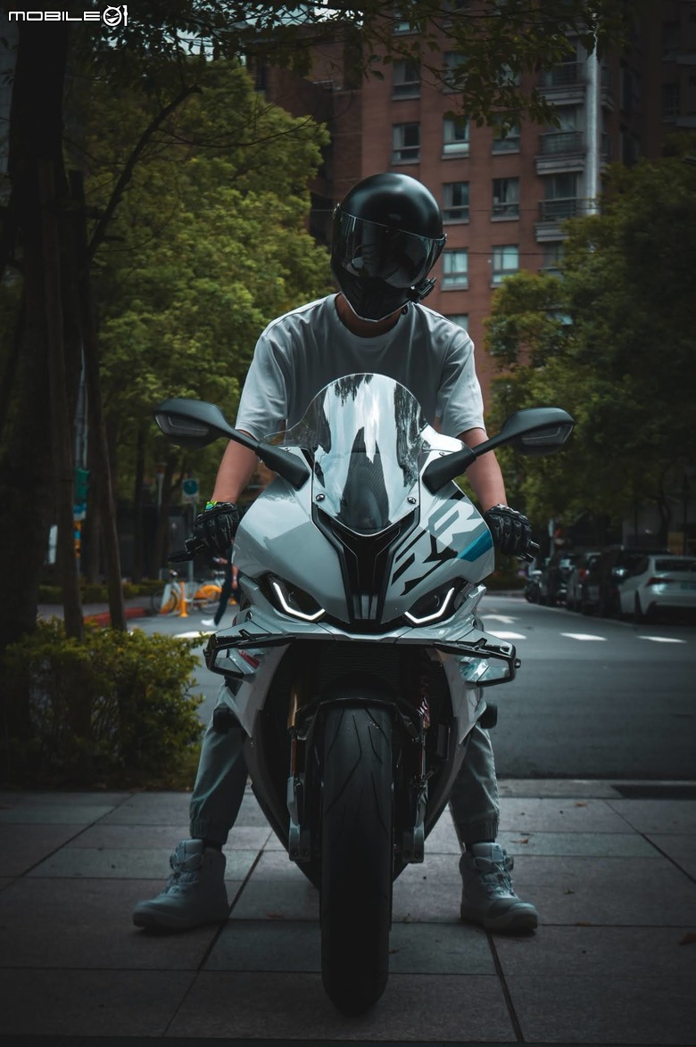 【最後一刻才開箱】菜雞的第一台重機 BMW S1000RR M版(23年式)