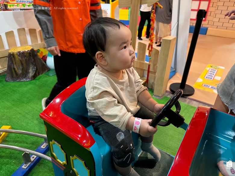 HappyBaBy 快樂寶貝親子樂園（夢時代店）＿拿兒童卡生日禮帶小糰來玩一次