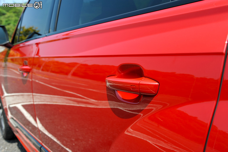 Audi SQ7 quattro 試駕|七座配置又熱血、極致成熟的性能休旅!