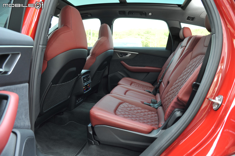 Audi SQ7 quattro 試駕|七座配置又熱血、極致成熟的性能休旅!