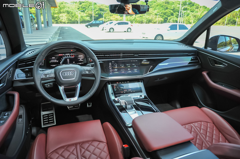 Audi SQ7 quattro 試駕|七座配置又熱血、極致成熟的性能休旅!