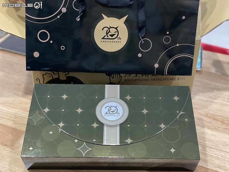 點我看大圖 驚艷味蕾的20週年慶典:Mobile01 x 王鵬傑聯名中秋禮盒開箱