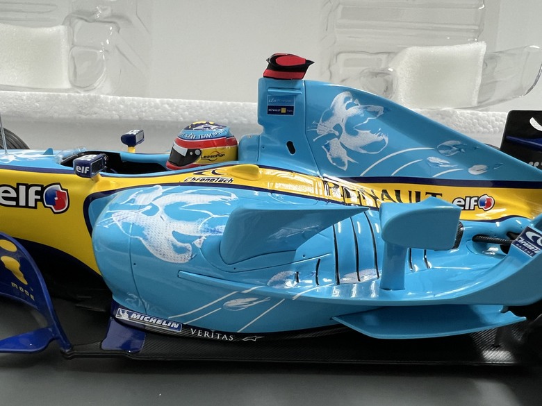 [開箱]F1 1/18 RENAULT R25 FERNANDO ALONSO BRITISH GP