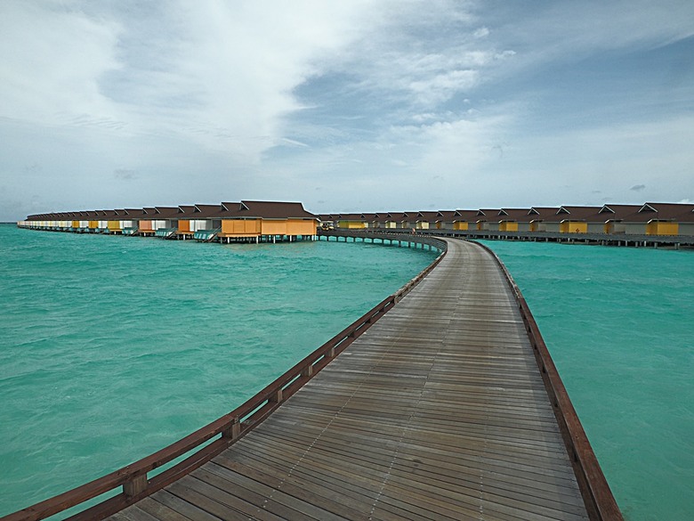 入住The Standard Maldives、碼頭邊珊瑚礁浮潛、出海賞海豚、環礁潟湖體驗 — 赤道三國文化休閒行旅 之 馬爾地夫篇 第一回 潟湖泳池水上屋(Lagoon Overwater Pool Villa)