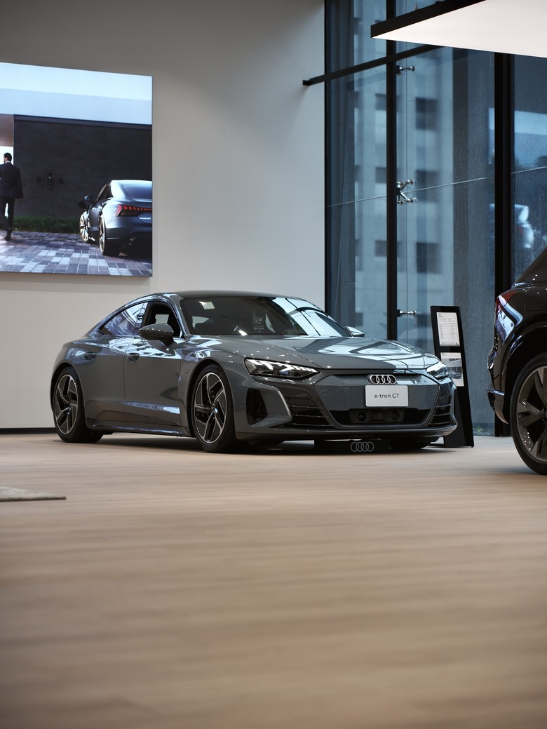 Audi e-tron GT quattro｜金屬蒼鷹灰 Kemora Gray 8R｜實車照片分享