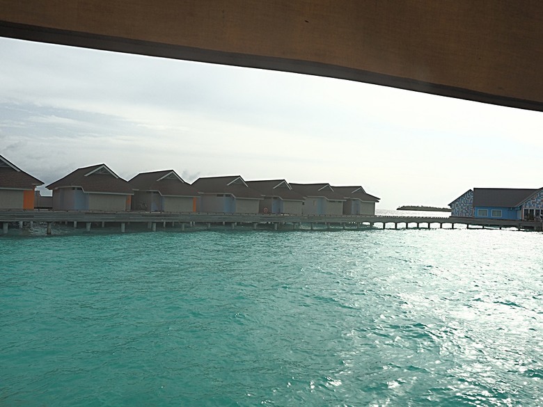 入住The Standard Maldives、碼頭邊珊瑚礁浮潛、出海賞海豚、環礁潟湖體驗 — 赤道三國文化休閒行旅 之 馬爾地夫篇 第一回 潟湖泳池水上屋(Lagoon Overwater Pool Villa)
