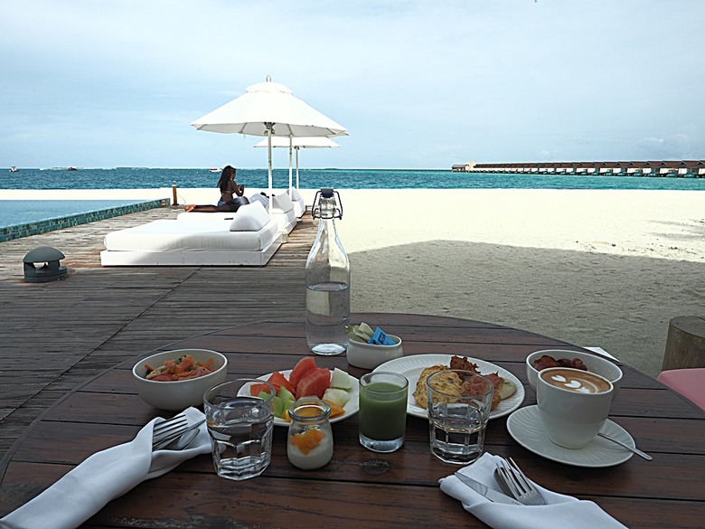 入住The Standard Maldives、碼頭邊珊瑚礁浮潛、出海賞海豚、環礁潟湖體驗 — 赤道三國文化休閒行旅 之 馬爾地夫篇 第一回 潟湖泳池水上屋(Lagoon Overwater Pool Villa)