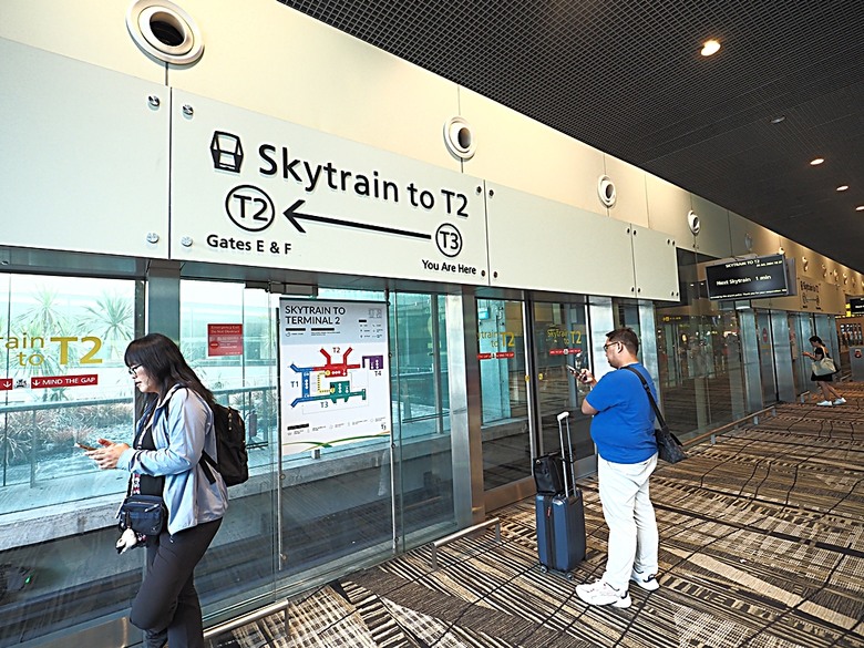 搭Skytrain欣賞全世界最高室內瀑布之雨漩渦 (JEWEL Rain Vortex)與進出樟宜機場T1/T2、漫步星空花園(Canopy Park)、辦理自助報到及預先托運行李、享用松發肉骨茶(Song Fa Bak Kut Teh)及亞坤咖椰吐司(Ya Kun Kaya Toast) — 赤道三國文化休閒行旅 之 新加坡篇 第七回 星耀樟宜(JEWEL)與樟宜機場(Changi Airport)
