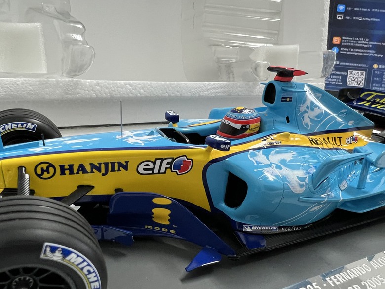 [開箱]F1 1/18 RENAULT R25 FERNANDO ALONSO BRITISH GP