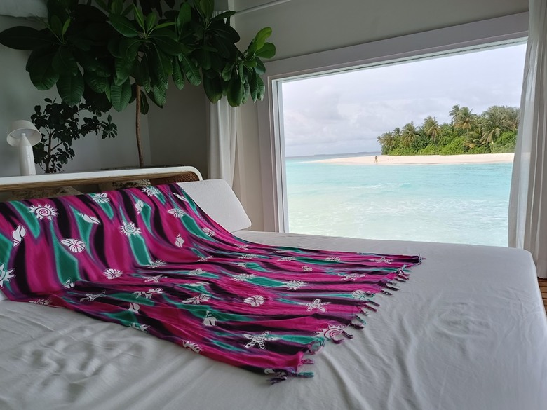 入住The Standard Maldives、碼頭邊珊瑚礁浮潛、出海賞海豚、環礁潟湖體驗 — 赤道三國文化休閒行旅 之 馬爾地夫篇 第一回 潟湖泳池水上屋(Lagoon Overwater Pool Villa)