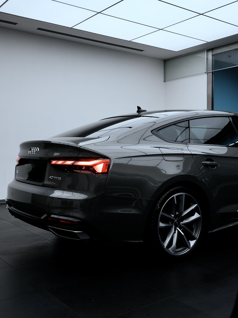 Audi A5 Sportback 40 TFSI S line｜金屬克洛諾斯灰 Chronos grey Z7｜交車照片分享