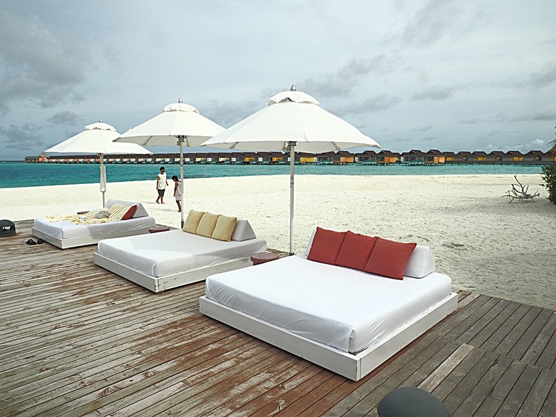 入住The Standard Maldives、碼頭邊珊瑚礁浮潛、出海賞海豚、環礁潟湖體驗 — 赤道三國文化休閒行旅 之 馬爾地夫篇 第一回 潟湖泳池水上屋(Lagoon Overwater Pool Villa)
