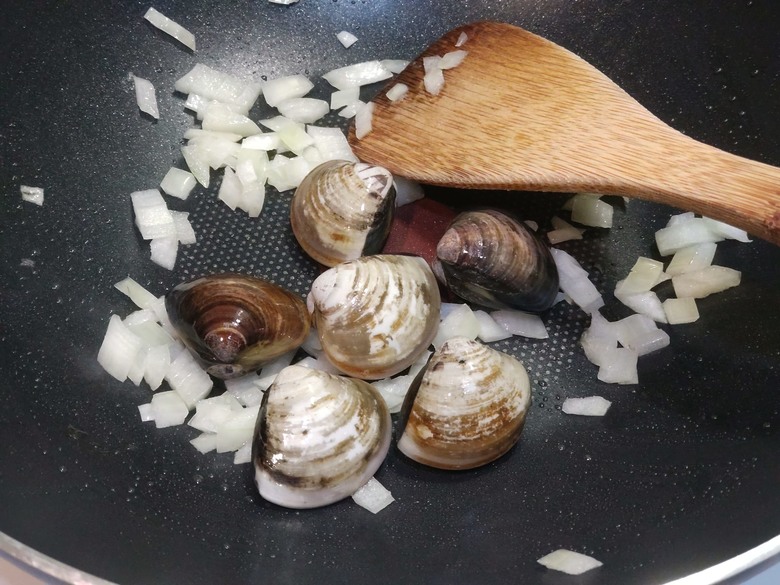 傳說中的巷口海鮮炒麵~青醬海鮮義大利麵