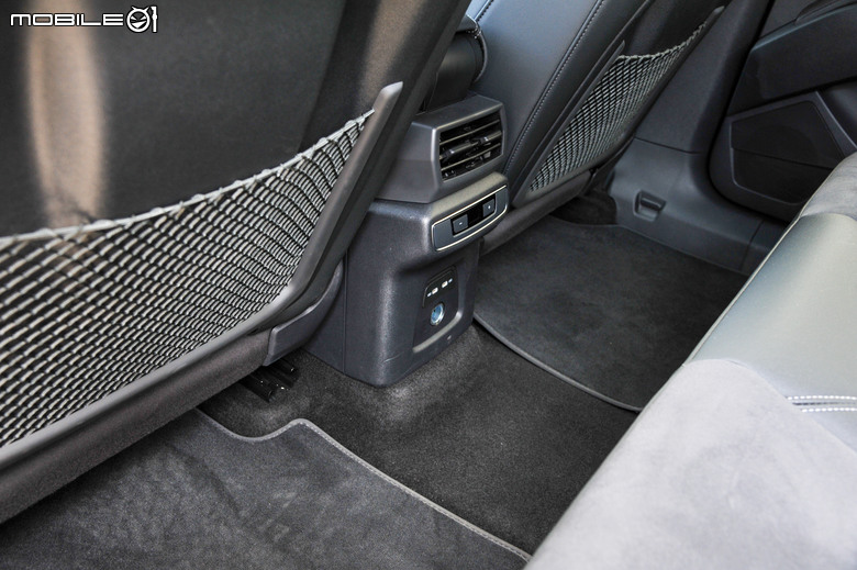Audi Q4 Sportback e-tron 55 quattro S line 試駕|長距離電耗實測、質感與實用兼具的帥氣電動休旅車!