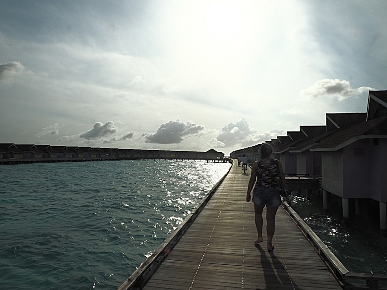 入住The Standard Maldives、碼頭邊珊瑚礁浮潛、出海賞海豚、環礁潟湖體驗 — 赤道三國文化休閒行旅 之 馬爾地夫篇 第一回 潟湖泳池水上屋(Lagoon Overwater Pool Villa)