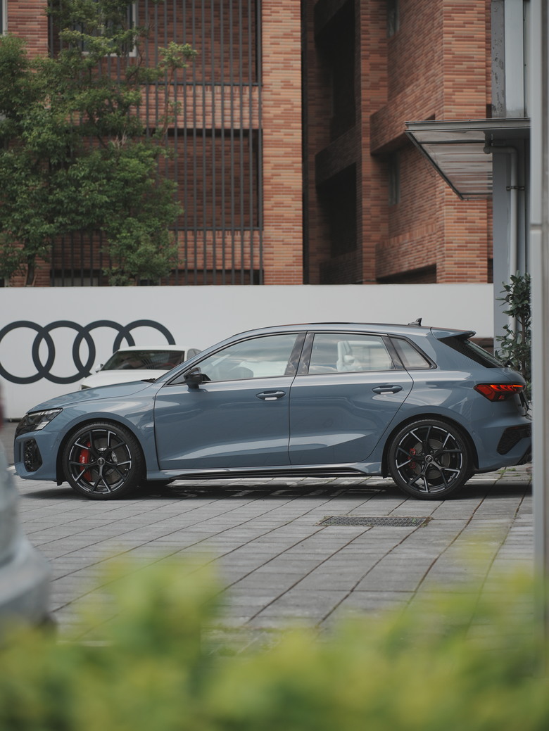 Audi RS 3 Sportback｜金屬蒼鷹灰 Kemora Gray 8R｜交車照片分享