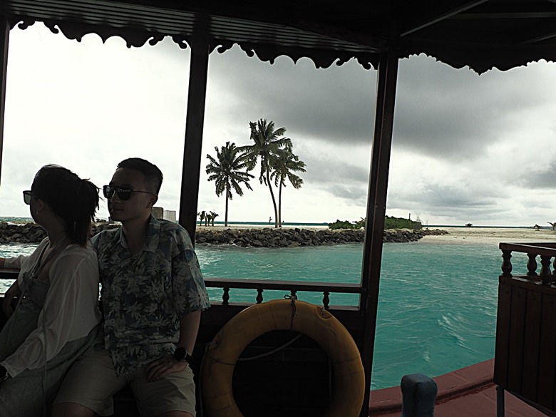 入住The Standard Maldives、碼頭邊珊瑚礁浮潛、出海賞海豚、環礁潟湖體驗 — 赤道三國文化休閒行旅 之 馬爾地夫篇 第一回 潟湖泳池水上屋(Lagoon Overwater Pool Villa)