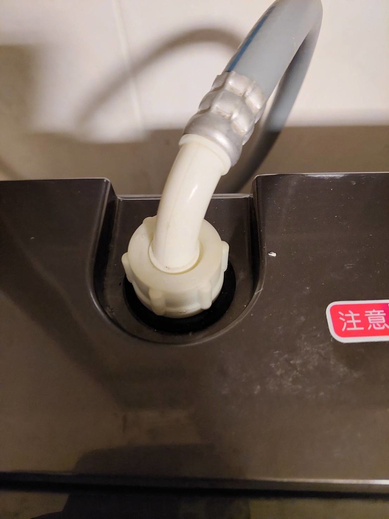 洗衣機 連接洗衣機接口的止水橡皮圈耐用度 若每周都洗衣服，大約可用多久 就需換新止水橡皮圈?