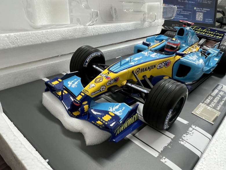 [開箱]F1 1/18 RENAULT R25 FERNANDO ALONSO BRITISH GP