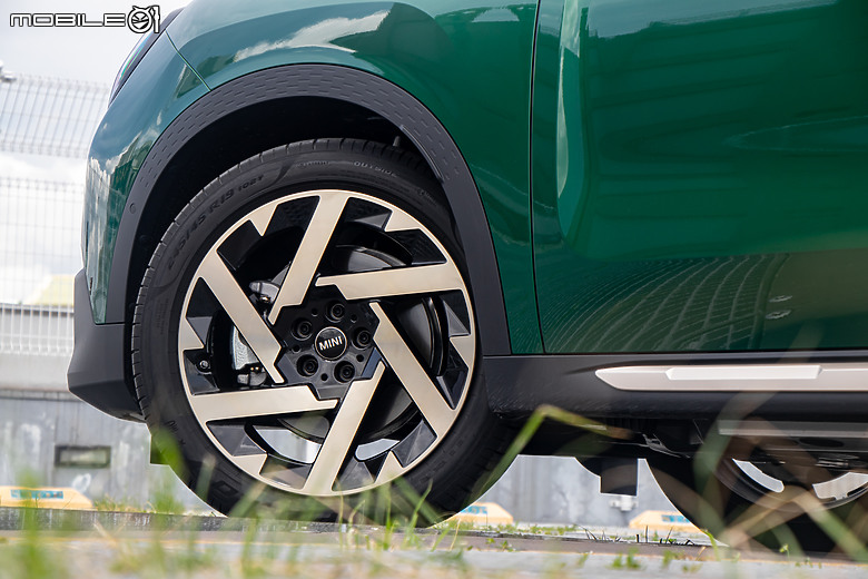 MINI Countryman SE All4 試駕|帶電個性更親民,不是粉絲也動心!
