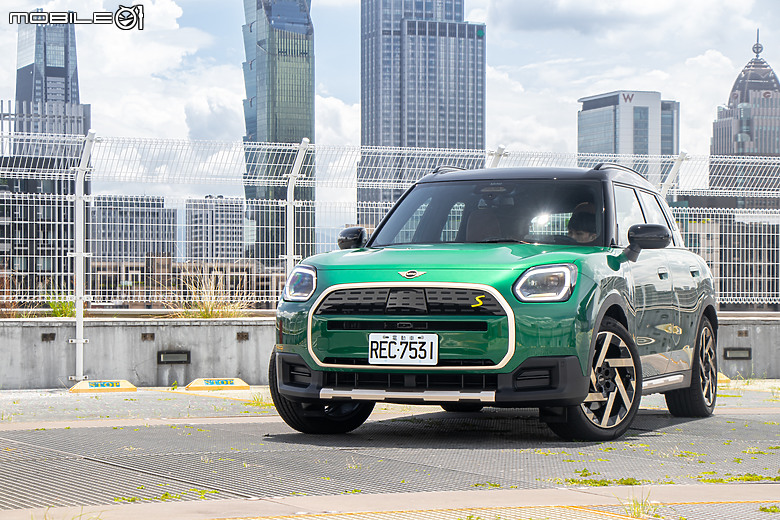 MINI Countryman SE All4 試駕|帶電個性更親民,不是粉絲也動心!
